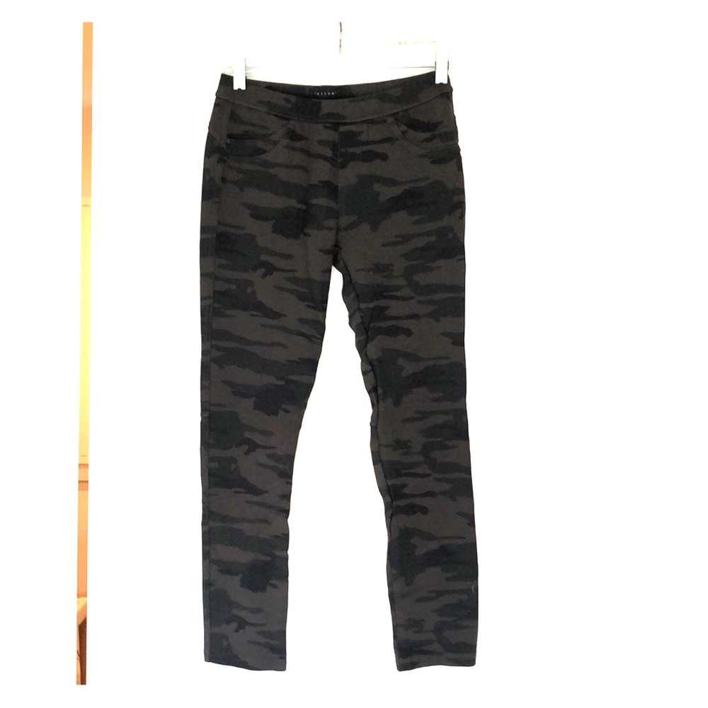SANCTUARY Camo leggings!